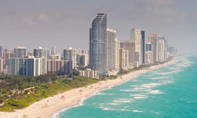 The beach of north miami beach and skyline| Miami Beach